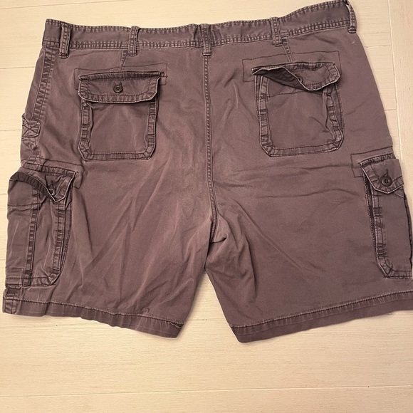 Foundry Charcoal Gray Cargo Shorts- Size 52 - Picture 2 of 2